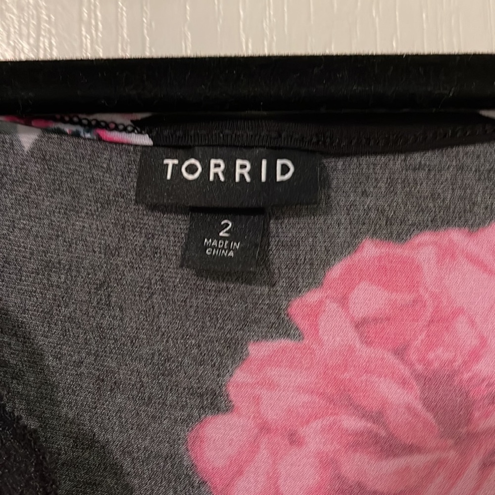 TORRID floral tank top - Picture 3 of 3